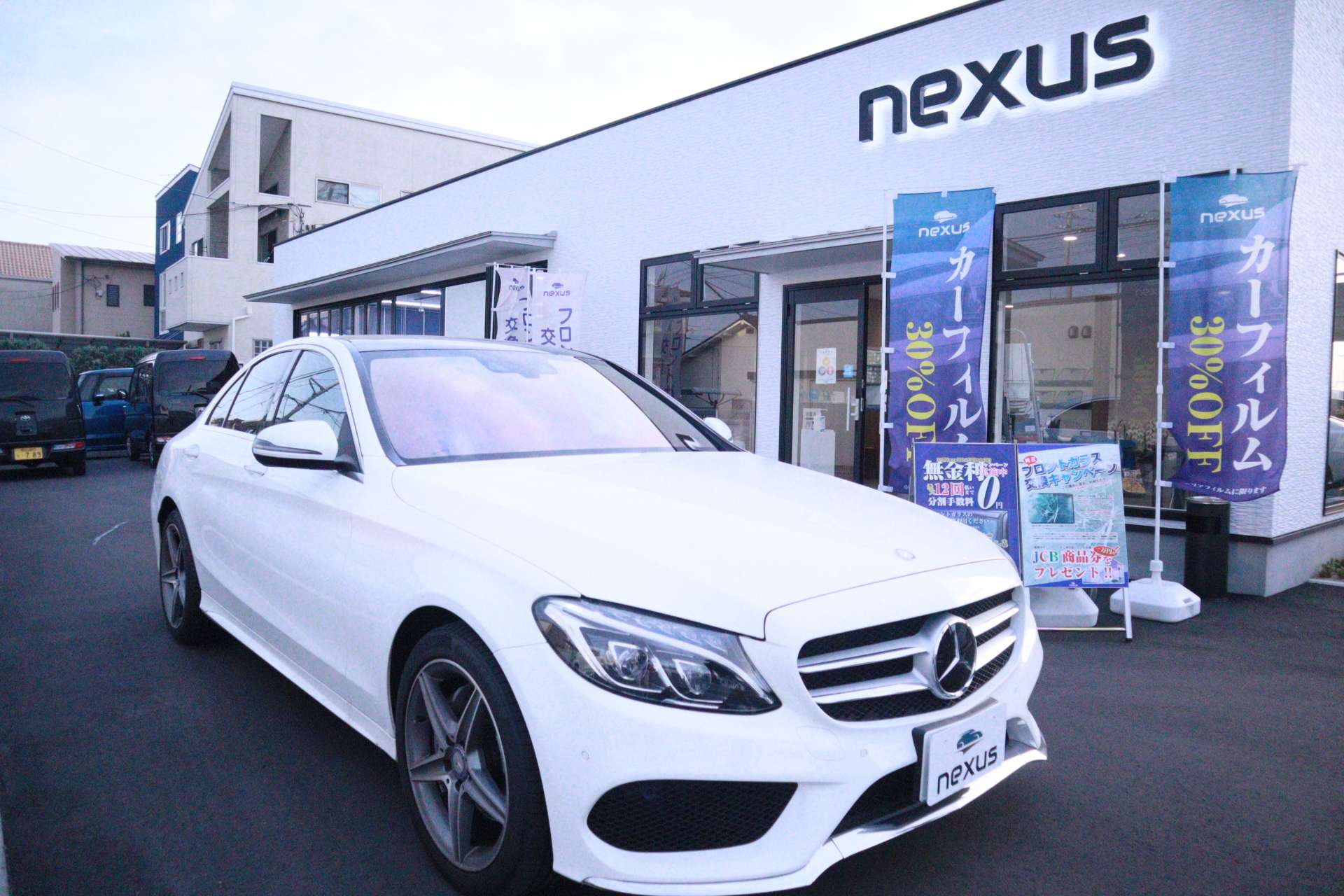 ベンツ フロントガラスゴーストフィルム施工 Nexus株式会社 地元岡山市からお車を愛する方に向けて様々な情報を発信するブログを運営中