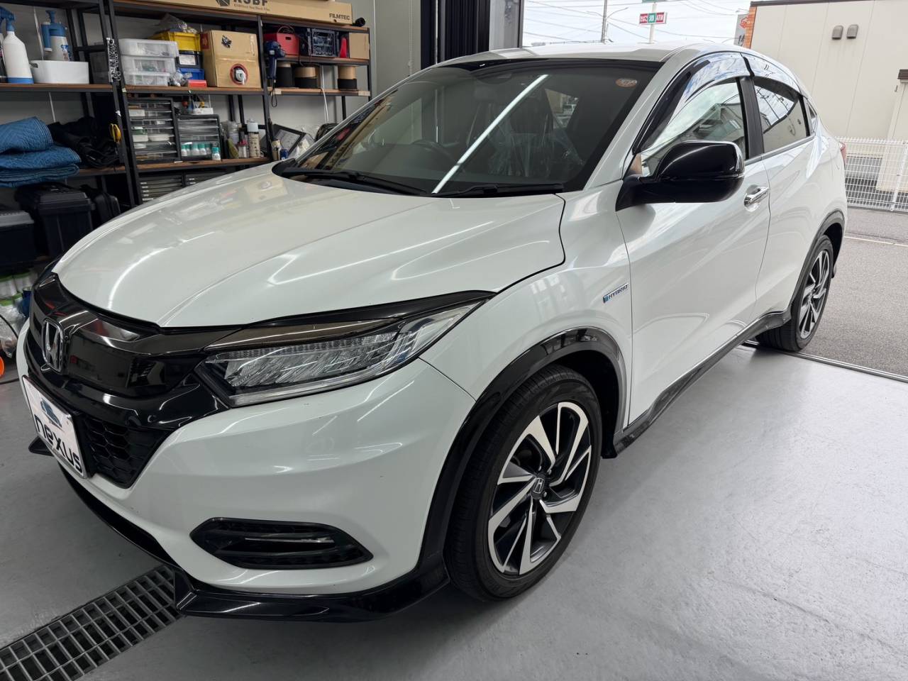 総社市のお客様にフロントガラス飛び石修理　VEZEL【nexus株式会社】