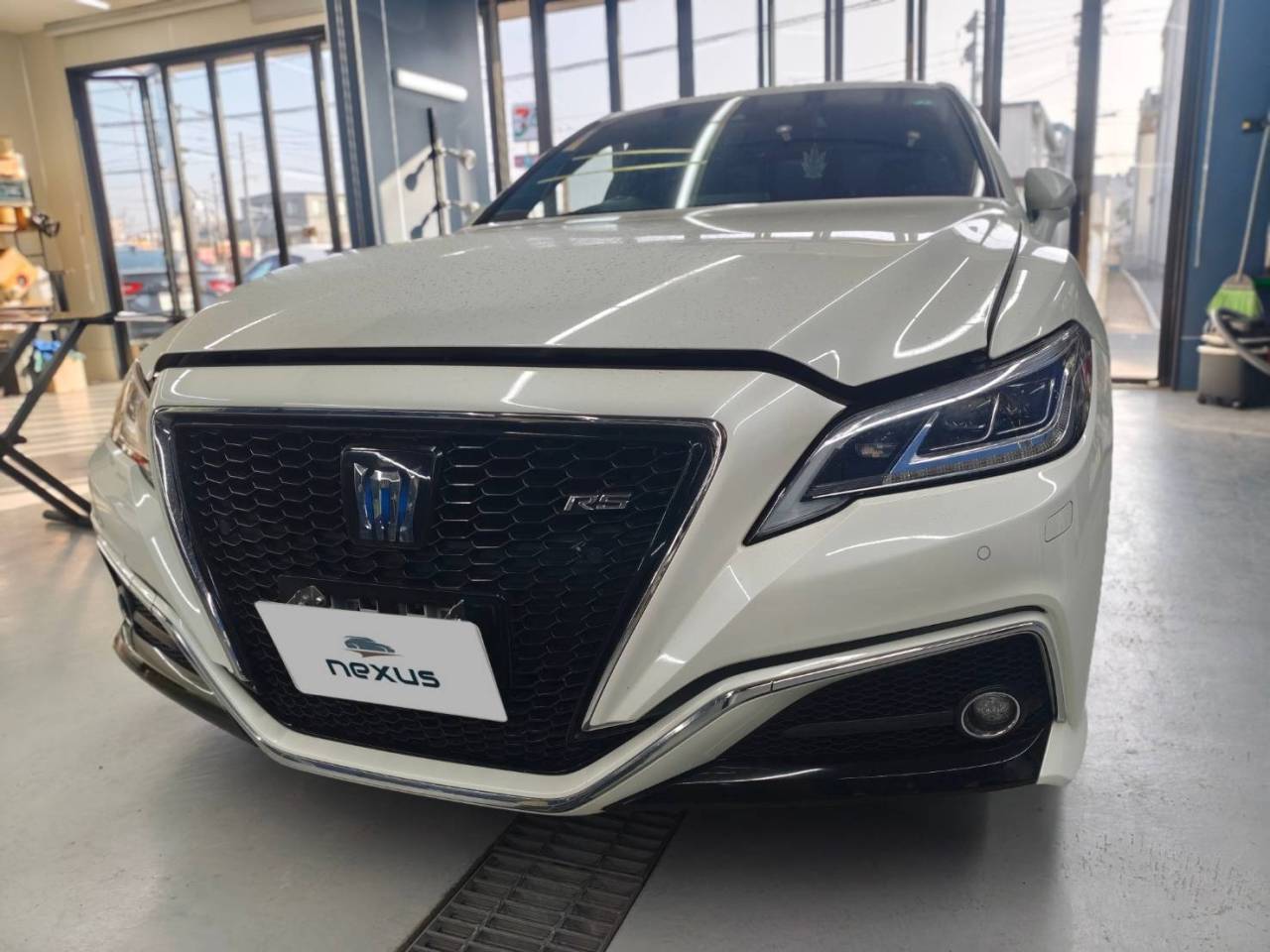 岡山市のお客様にフロントガラス交換　クラウン【nexus株式会社】