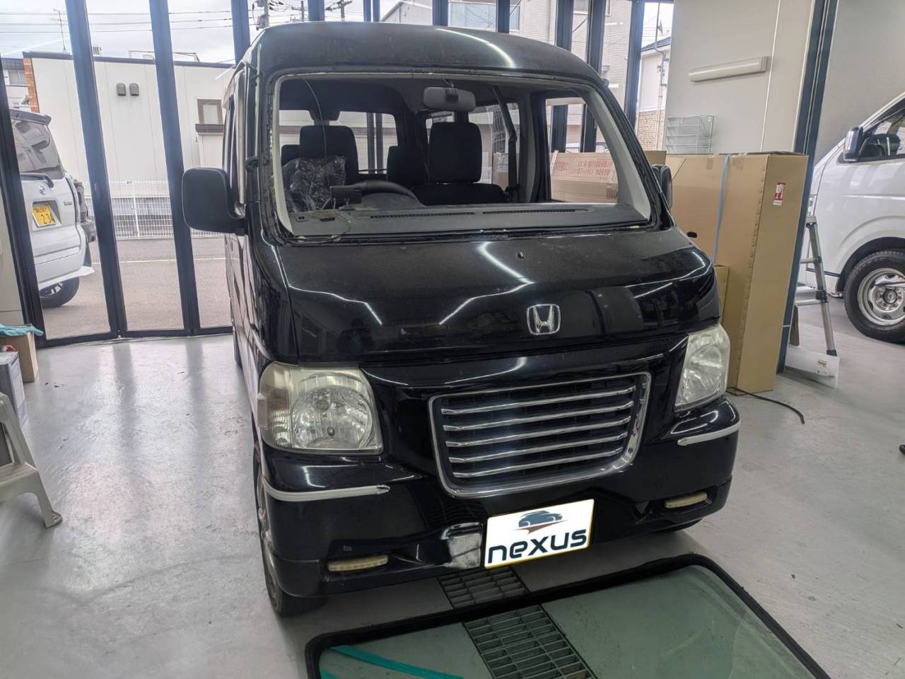 岡山市のお客様にフロントガラス交換　バモスホビオ【nexus株式会社】