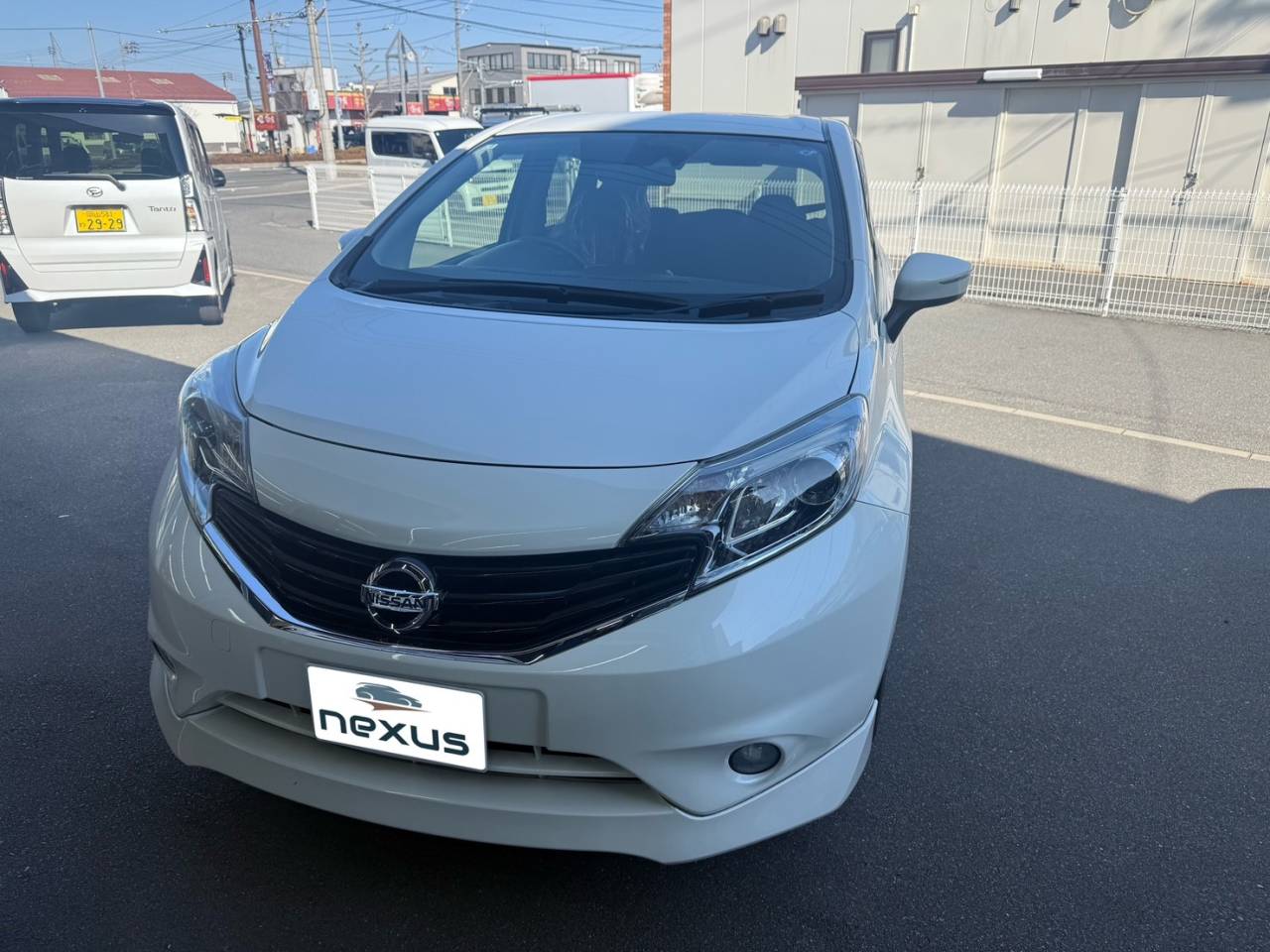 岡山市のお客様にフロントガラス飛び石修理　ノート【nexus株式会社】