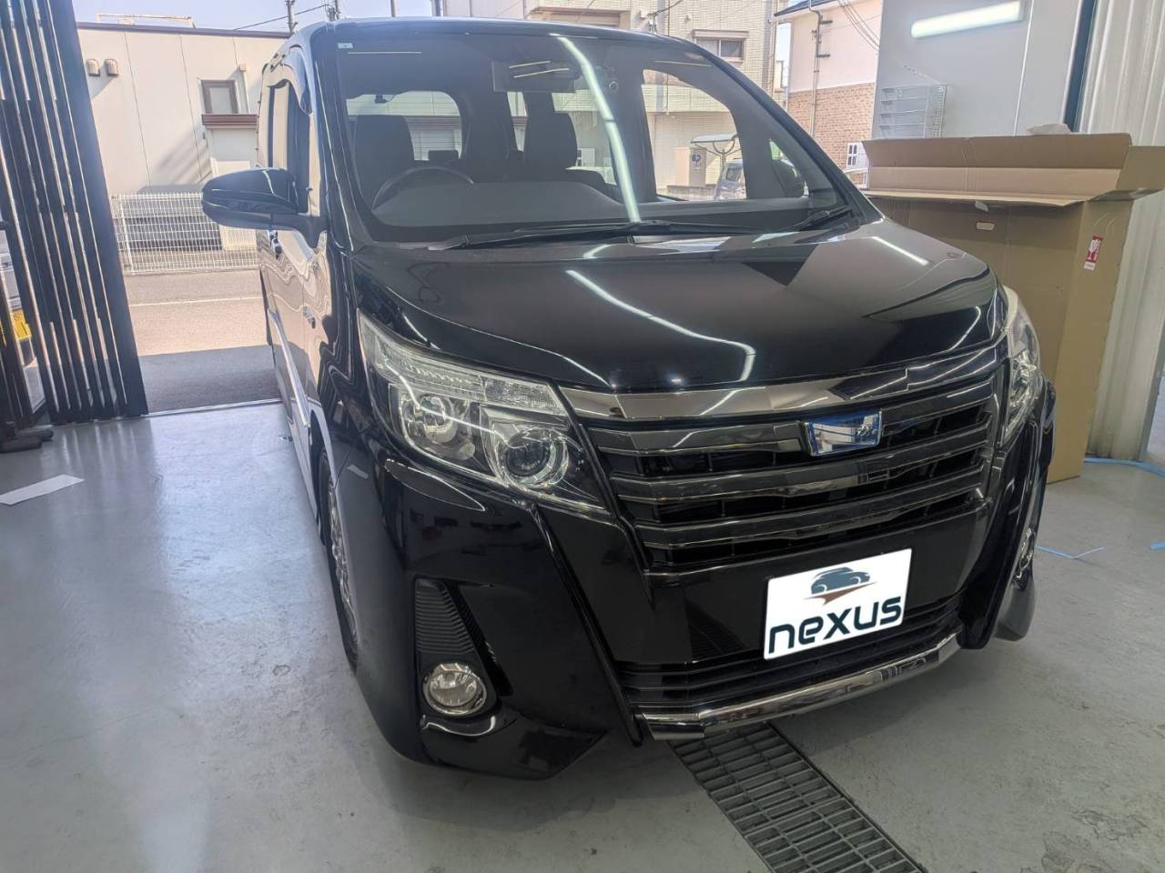 瀬戸内市のお客様にフロントガラス交換　ノア【nexus株式会社】