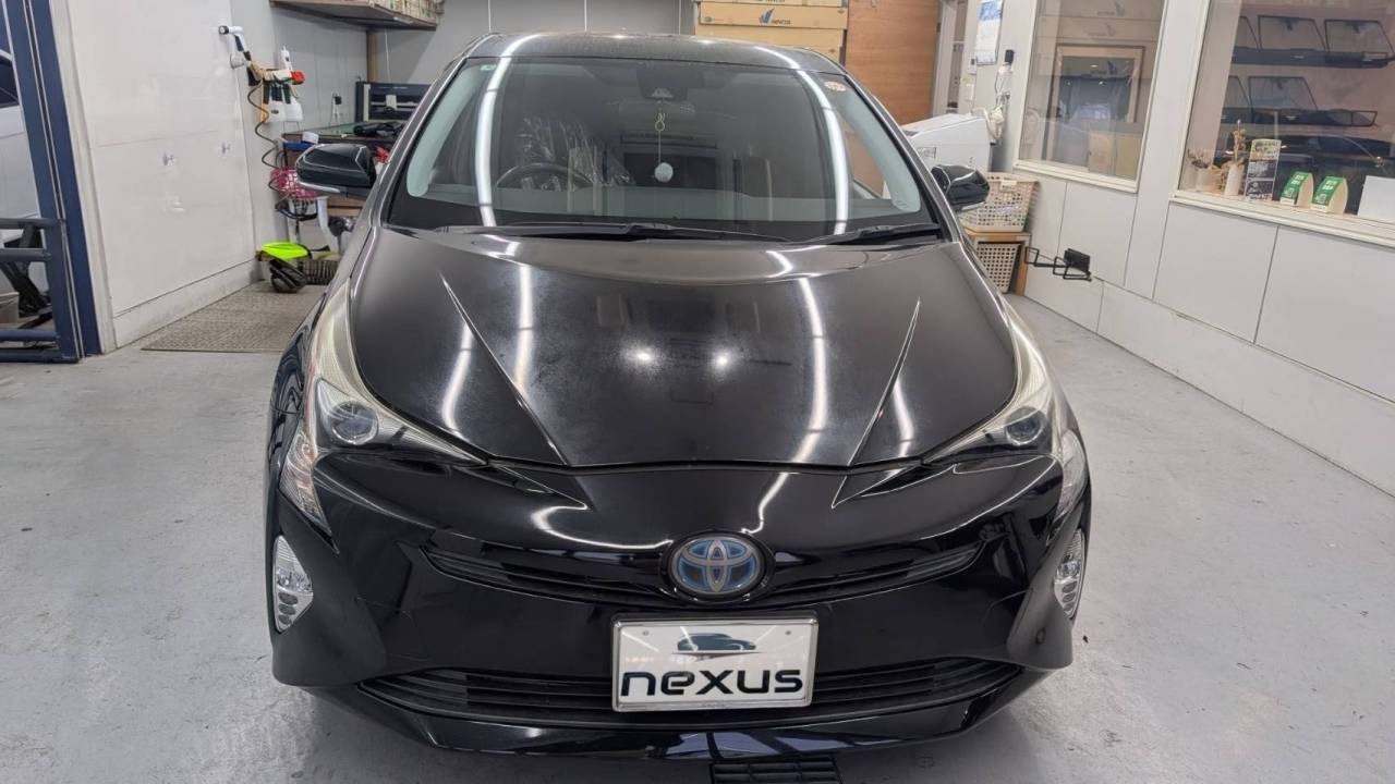 岡山市のお客様にフロントガラス交換　プリウス【nexus株式会社】