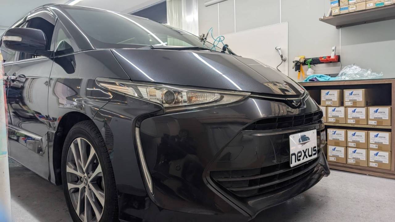 岡山市のお客様にフロントガラス飛び石修理　エスティマ【nexus株式会社】