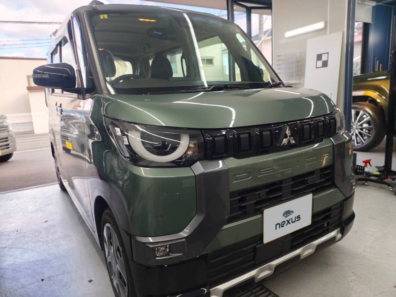 岡山市のお客様にフロントガラス飛び石修理　デリカミニ【nexus株式会社】