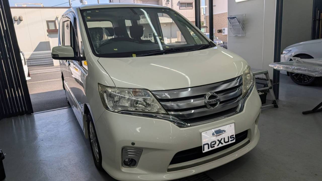 倉敷市のお客様にフロントガラス交換　セレナ【nexus株式会社】