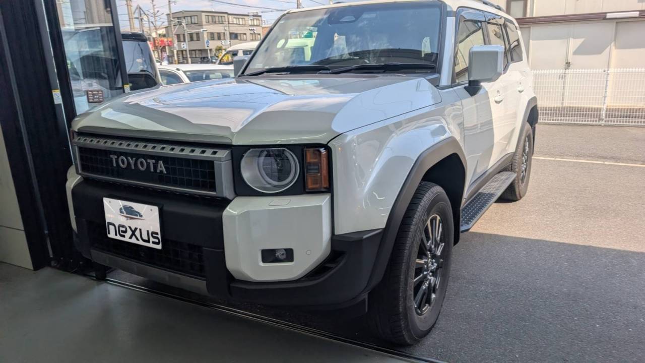 兵庫県のお客様にフロントガラス飛び石修理　ランクル250【nexus株式会社】