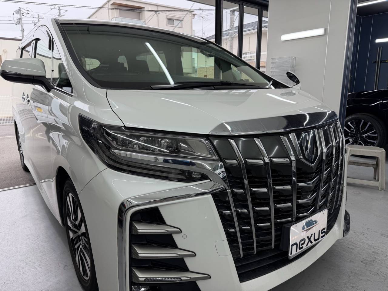 玉野市のお客様にフロントガラス飛び石修理　アルファード【nexus株式会社】