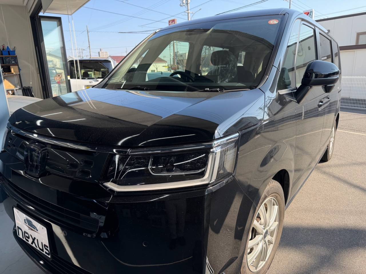 広島市のお客様にフロントガラス飛び石修理　ステップワゴン【nexus株式会社】