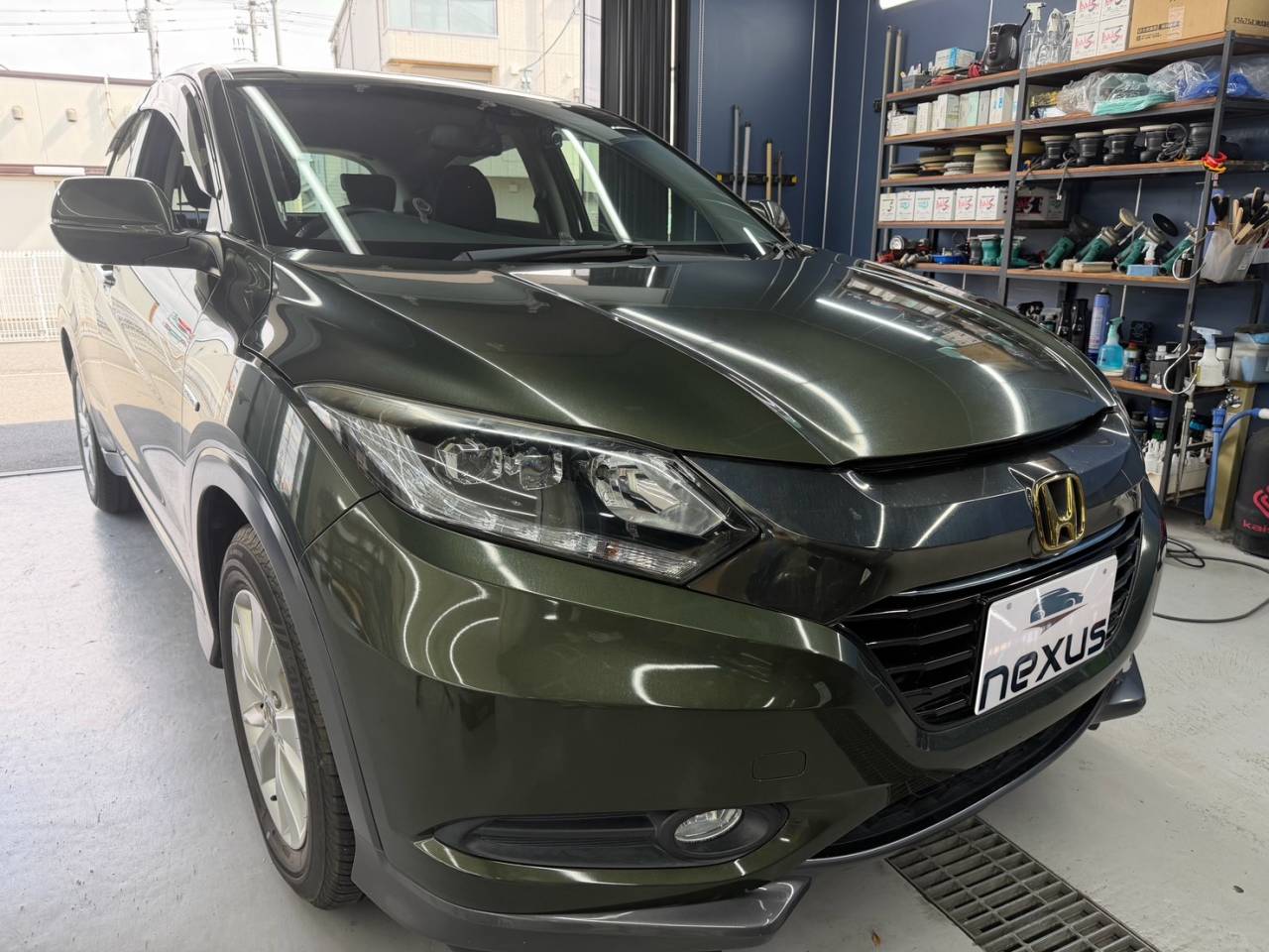 岡山市のお客様にフロントガラス飛び石修理　ヴェゼル【nexus株式会社】