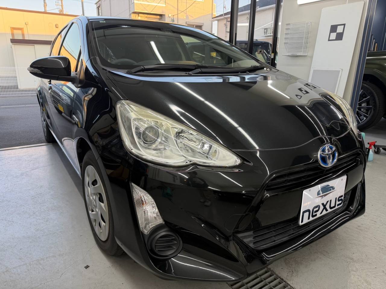 都窪郡のお客様にフロントガラス飛び石修理　アクア【nexus株式会社】