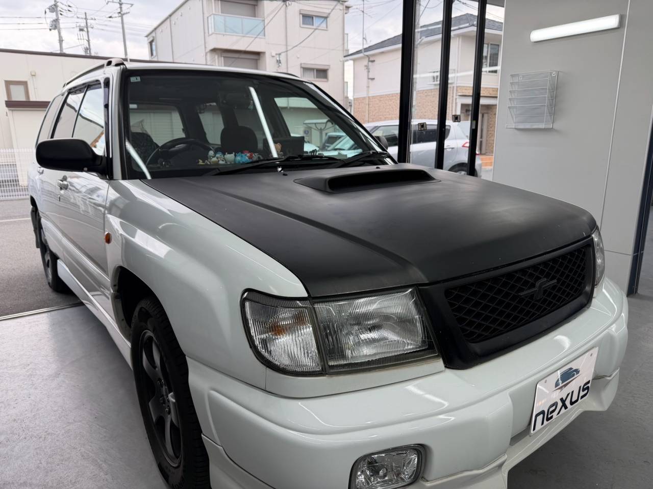 玉野市のお客様にフロントガラス飛び石修理　フォレスター【nexus株式会社】