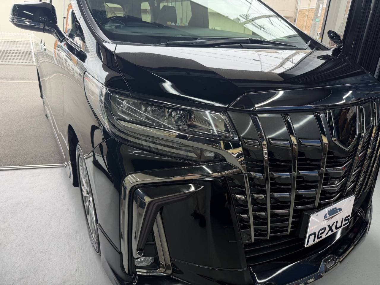 岡山市のお客様にフロントガラス飛び石修理　アルファード【nexus株式会社】