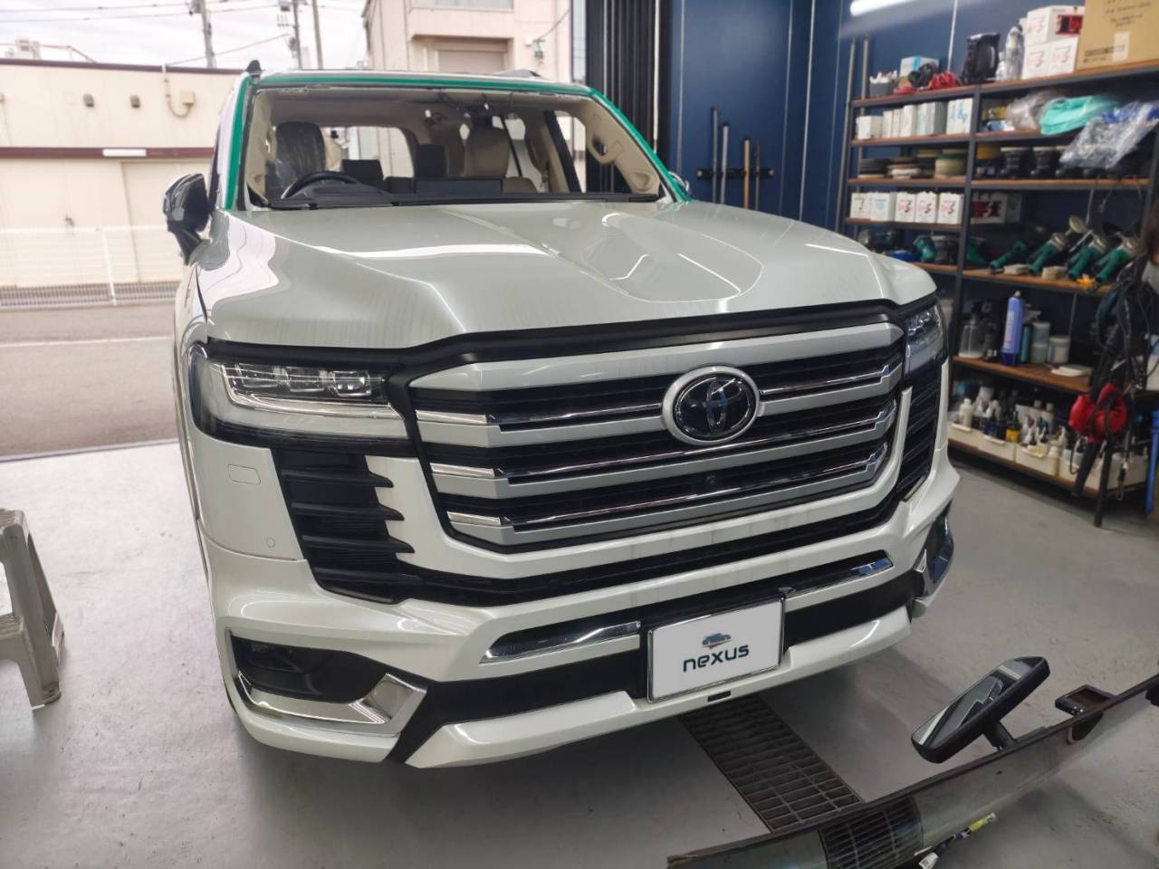 倉敷市のお客様にフロントガラス交換　ランドクルーザー300【nexus株式会社】