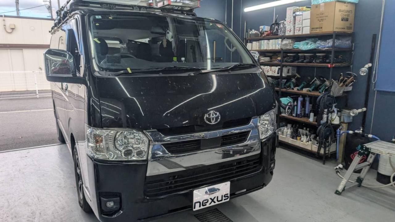 岡山市のお客様にフロントガラス交換　ハイエース【nexus株式会社】